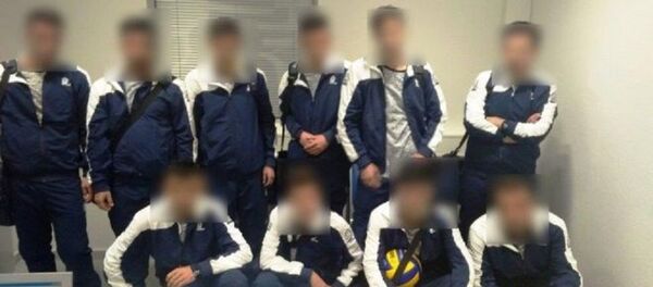 Voleybol takımı gibi davranarak Yunanistan'a girmeye çalışan mülteciler tutuklandı. - Sputnik Türkiye