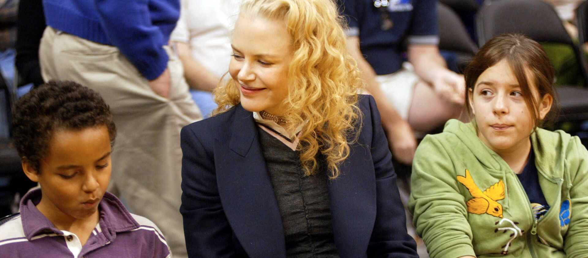 Nicole Kidman, Tom Cruise ile evlatlık edindiği çocukları Connor veIsabella ile birlikte - Sputnik Türkiye, 1920, 23.09.2019
