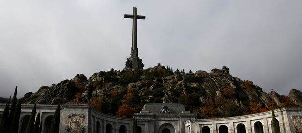 İspanya'da diktatör Francisco Franco'nun Valle de los Caidos'daki (Şehitler Vadisi) mezar yeri değiştiriliyor. - Sputnik Türkiye