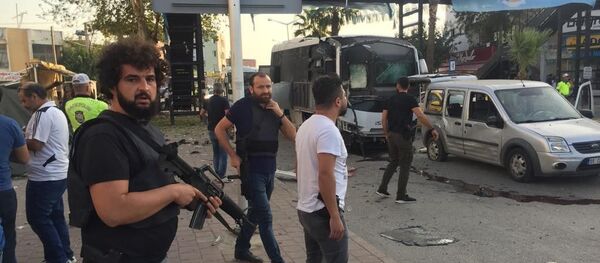 Adana'da çevik kuvvet otobüsüne bombalı saldırı - Sputnik Türkiye