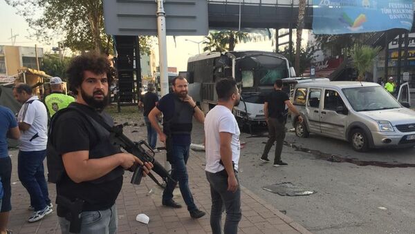Adana'da çevik kuvvet otobüsüne bombalı saldırı - Sputnik Türkiye