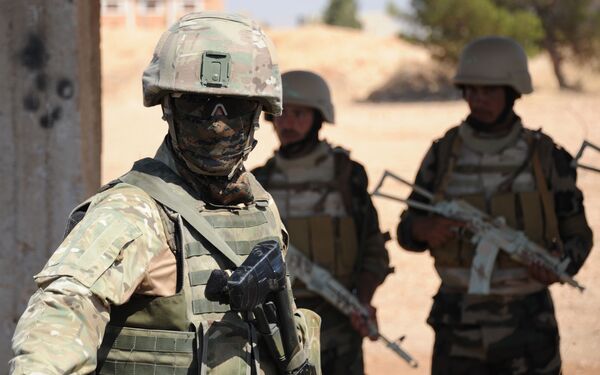 Rus ordusundan Suriye'li askerlere eğitim - Sputnik Türkiye