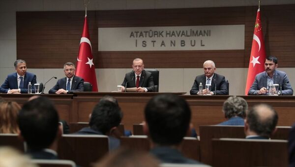 Türkiye Cumhurbaşkanı Recep Tayyip Erdoğan, Amerika Birleşik Devletleri (ABD) dönüşü Atatürk Havalimanı Devlet Konukevi'nde basın toplantısı düzenledi. - Sputnik Türkiye