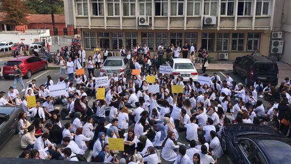 İstanbul Üniversitesi öğrencilerinden 'hasarlı bina' eylemi - Sputnik Türkiye