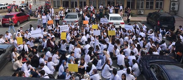 İstanbul Üniversitesi öğrencilerinden 'hasarlı bina' eylemi - Sputnik Türkiye