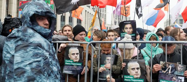 Moskova’da, ‘izinsiz protestoya’ destek gösterisi Moskova’da, ‘izinsiz protestoya’ destek gösterisi - Sputnik Türkiye