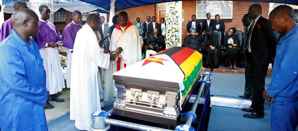 Zimbabve’nin eski lideri Robert Mugabe defnedildi. - Sputnik Türkiye