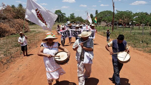 Bolivya yerlileri çevre için yürüyor - Sputnik Türkiye