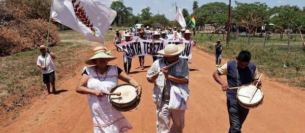 Bolivya yerlileri çevre için yürüyor - Sputnik Türkiye