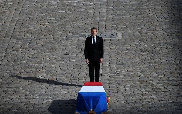 Macron, geçen perşembe hayatını kaybeden eski Fransa Cumhurbaşkanı Jacques Chirac'ın cenaze töreninde - Sputnik Türkiye