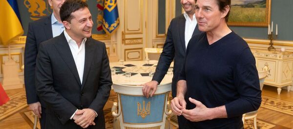 Tom Cruise, Kiev'de Ukrayna Devlet Başkanı Vladimir Zelenskiy tarafından kabul edilirken - Sputnik Türkiye