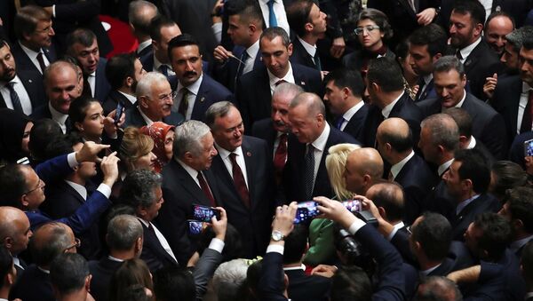 Cumhurbaşkanı Recep Tayyip Erdoğan, 27. Dönem 3. Yasama Yılı'nın açılışı dolayısıyla TBMM'de verilen resepsiyona katıldı. - Sputnik Türkiye