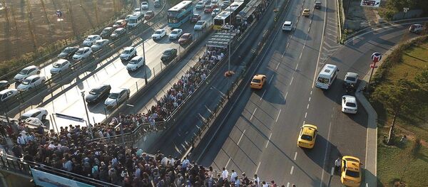 Altunizade’deki metrobüs yoğunluğu - Sputnik Türkiye