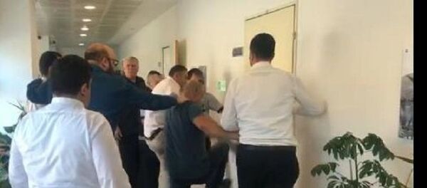 Kapı kıran belediye başkanı - Sputnik Türkiye