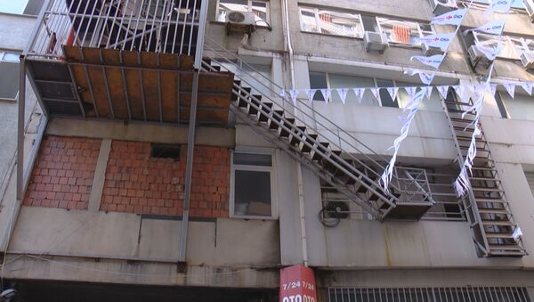 İstanbul'un çıkışı olmayan yangın merdivenleri - Sputnik Türkiye
