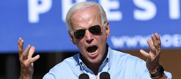 Democratic U.S. presidential candidate and former Vice President Joe Biden campaigns at a community event in Las Vegas, Nevada, U.S., September 27, 2019. REUTERS/David Becker Democratic U.S. presidential candidate and former Vice President Joe Biden campaigns at a community event in Las Vegas, Nevada, U.S., September 27, 2019. REUTERS/David Becker - Sputnik Türkiye
