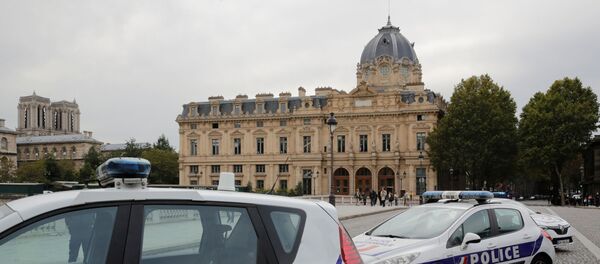 Paris'te polise saldırı - Sputnik Türkiye