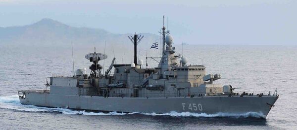 Ege'de sıcak saatler: Tatbikata katılan Yunan fırkateyni Gökçeada yakınında karaya oturdu - Sputnik Türkiye
