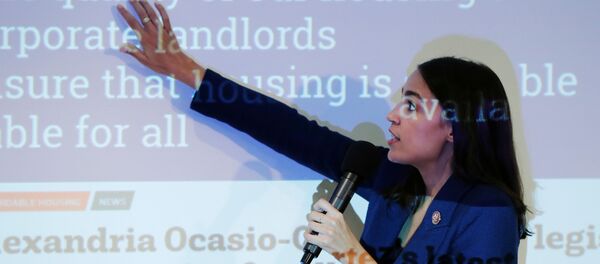 U.S. Rep. Alexandria Ocasio-Cortez (D-NY)  speaks during a town hall in New York, U.S., October 3, 2019.  REUTERS/Lucas Jackson - Sputnik Türkiye