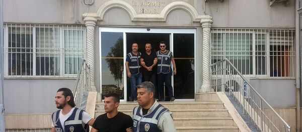 Aydın'da CHP Efeler İlçe Başkanı Polat Bora Mersin'in darbedilmesine ilişkin gözaltına alınan 3 zanlı serbest bırakıldı. - Sputnik Türkiye