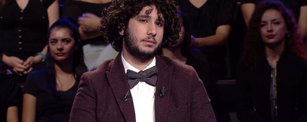 'Kim Milyoner Olmak İster' yarışmasında 1 milyon TL'lik soruyu doğru yanıtlayan Arda Ayten ödülü kazandı - Sputnik Türkiye