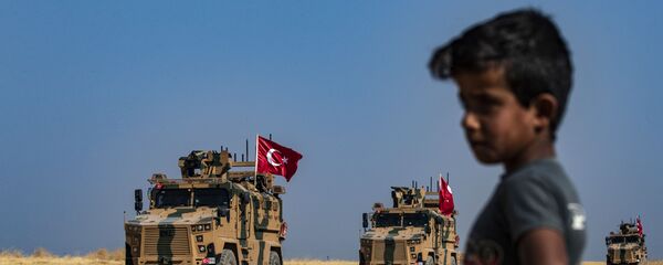 Suriye'de Tel Abyad yakınlarında Türkiye'ye ait tanklar   - Sputnik Türkiye
