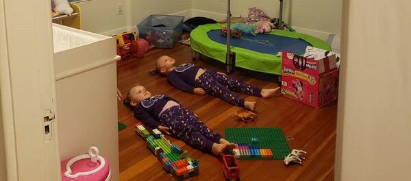 ABD'nin New York eyaleti sakini Jessica D'Entremont, iki kız çocuğunu sakinleştirmek için bulduğu çözümü sosyal medya üzerinden paylaştı. - Sputnik Türkiye