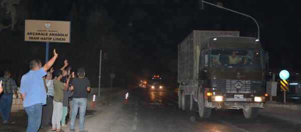 TSK'dan Suriye sınırına büyük sevkiyat: 130 araçlık askeri konvoy sınıra gönderildi - Sputnik Türkiye