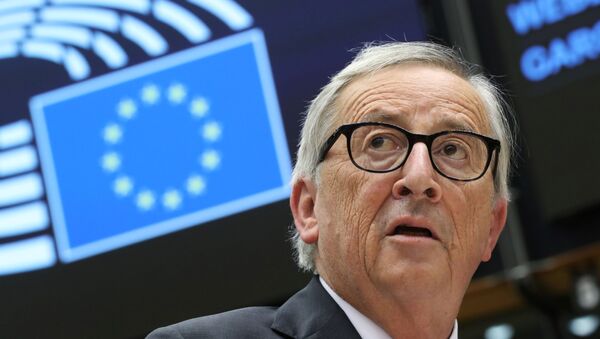 Avrupa Komisyonu Başkanı Jean-Claude Juncker, AB liderler zirvesi hazrılıkları hakkında Avrupa Parlamentosu'nu bilgilendirirken - Sputnik Türkiye