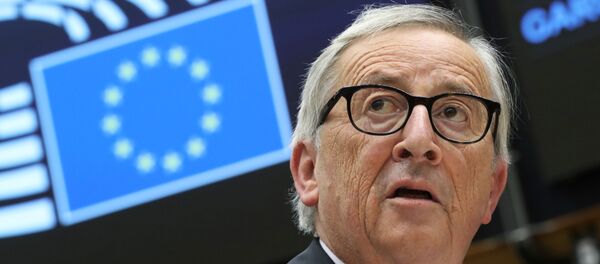 Avrupa Komisyonu Başkanı Jean-Claude Juncker, AB liderler zirvesi hazrılıkları hakkında Avrupa Parlamentosu'nu bilgilendirirken - Sputnik Türkiye