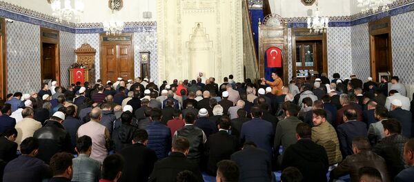 Türkiye genelinde bütün camilerde 'Fetih Suresi' okundu - Sputnik Türkiye