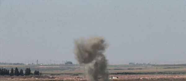 Barış Pınarı Harekatı - Suriye'de YPG kontrolündeki bölgelerden ateşlenen havan mermisi Akçakale İlçesindeki boş bir araziye düştü. - Sputnik Türkiye