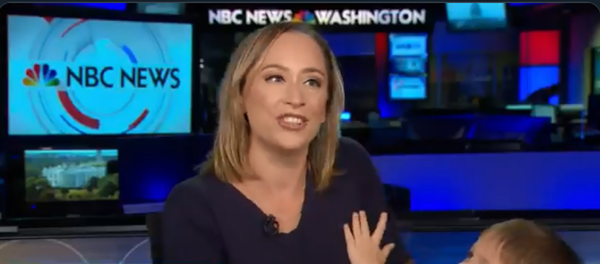  ABD’li NBC kanalında Türkiye’nin Fırat’ın doğusunda yürüttüğü Barış Pınarı Harekâtı’na dair son gelişmelerin aktarıldığı canlı yayını, sunucunun dört yaşındaki oğlu bastı.  - Sputnik Türkiye