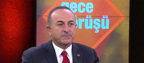 Programın ilk bölümünde Dışişleri Bakanı Mevlüt Çavuşoğlu, Hande Fırat'ın sorularını yanıtladı. - Sputnik Türkiye