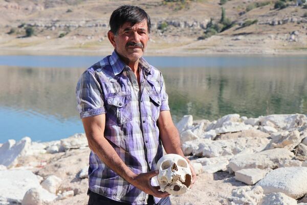 Kayseri'de baraj suları çekilince İskelet ve kafatasları ortaya çıktı - Sputnik Türkiye