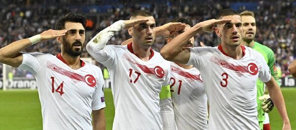 Türk milli futbol takımı - asker selamı - Sputnik Türkiye
