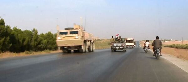 ABD askerleri çekilme esnasında yolda Suriye askerleriyle karşılaştı - Sputnik Türkiye