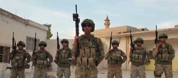 Asker selamı veren sporculara Tel Abyad'daki Türk askerlerinden mesaj Asker selamı veren sporculara Tel Abyad'daki Türk askerlerinden mesaj - Sputnik Türkiye