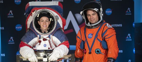 NASA, astronotların yeni giysilerini görücüye çıkardı - Sputnik Türkiye