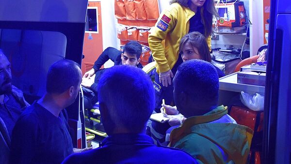 Manisa'nın Turgutlu ilçesinde bir kişi, cebinde taşıdığı bıçakla bacağından yaralandı. Yaralı sağlık ekiplerince Turgutlu Devlet Hastanesine kaldırıldı. - Sputnik Türkiye