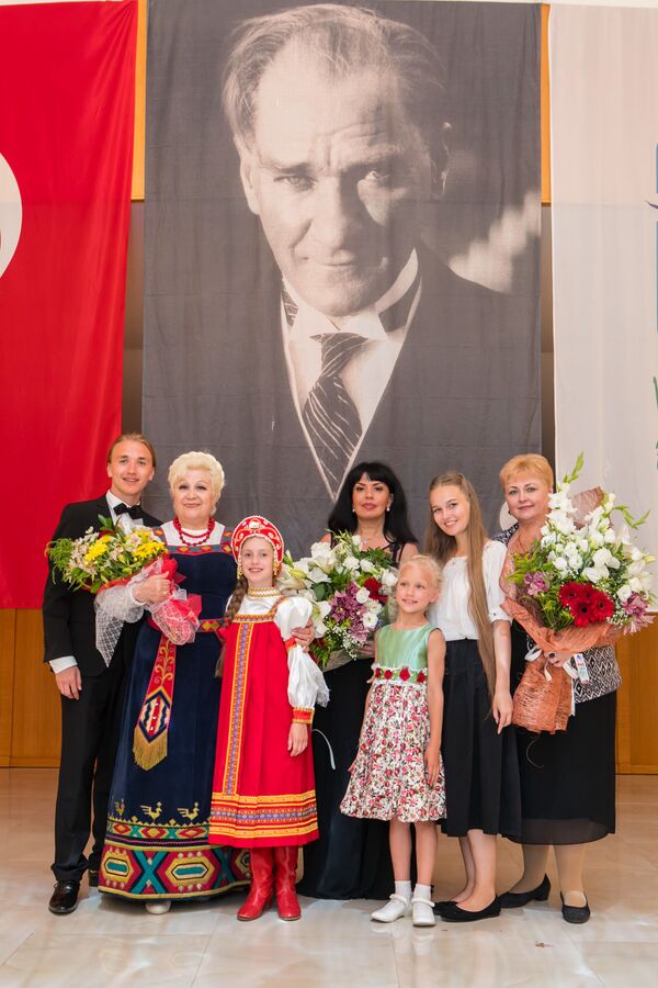 Türk ve Rus sanatçılar Antalya sahnesinde buluşacak - Sputnik Türkiye