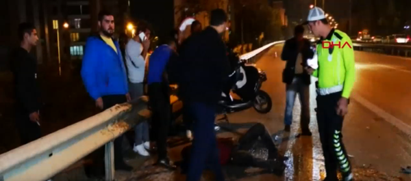 Kazayı izlemek için duran sürücü kazaya neden oldu - Sputnik Türkiye