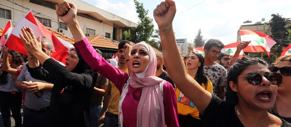 Lübnan'ın güneyindeki Nebatiye'de hükümet karşıtı protesto, 20 Ekim 2019 - Sputnik Türkiye