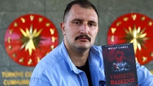 Cumhurbaşkanı Recep Tayyip Erdoğan'ın koruma ekibinde görev yapan polis memuru Mesut Canöz - Sputnik Türkiye