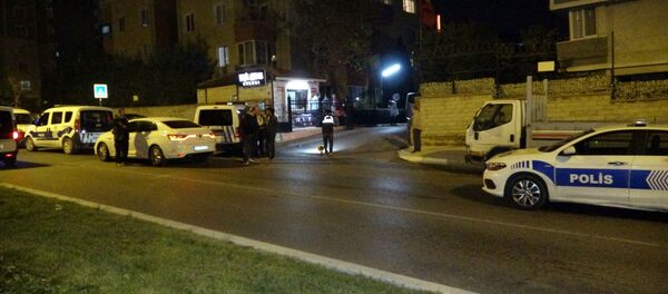 Pendik'te site içerisinde çocukların kavgasına büyükler de karışınca ortalık savaş alanına döndü. Çıkan silahlı ve bıçaklı kavgada 5 kişi yaralandı. - Sputnik Türkiye