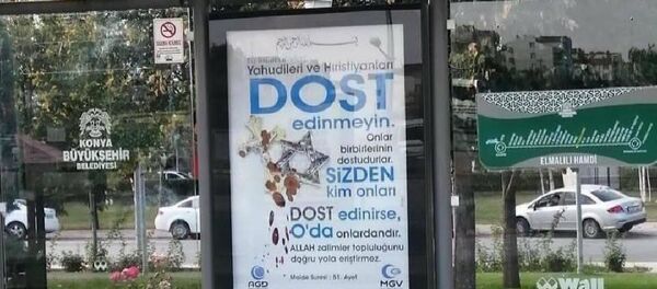Konya'da otobüs duraklarına asılan afişler tartışma yarattı - Sputnik Türkiye