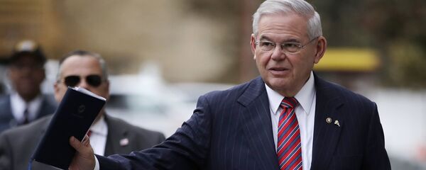 Demokrat New Jersey Senatörü Bob Menendez - Sputnik Türkiye