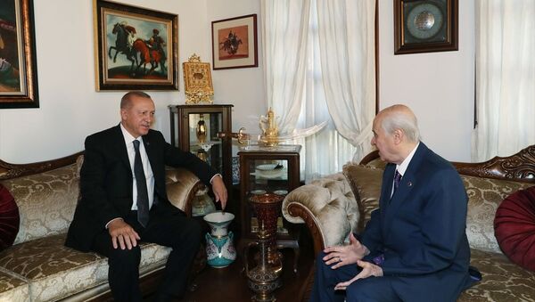Cumhurbaşkanı Recep Tayyip Erdoğan, MHP Genel Başkanı Devlet Bahçeli'yi evinde ziyaret etti - Sputnik Türkiye