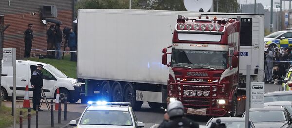 İngiltere'nin güneydoğusundaki Essex bölgesinde bir TIR’da 39 kişinin cesedi bulundu. - Sputnik Türkiye