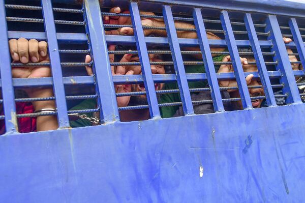 Bangladeş'te yakılarak öldürülen genç kızın faillerine idam cezası - Sputnik Türkiye